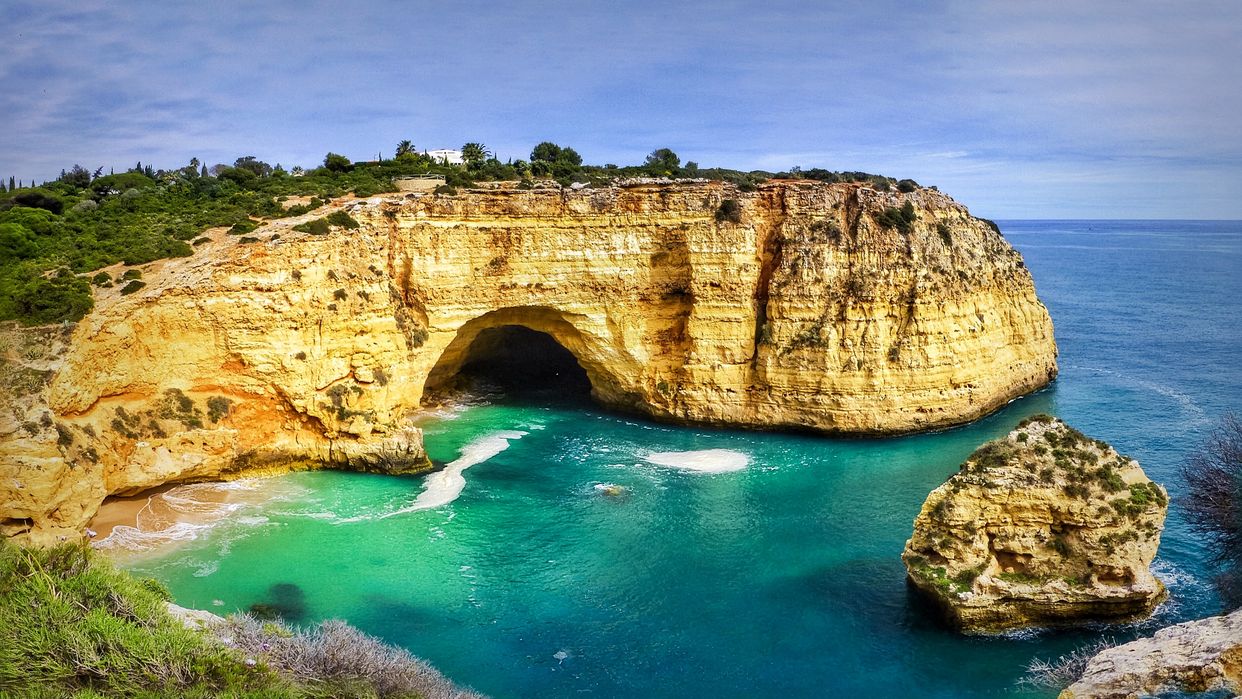 Praia de Vale Covo