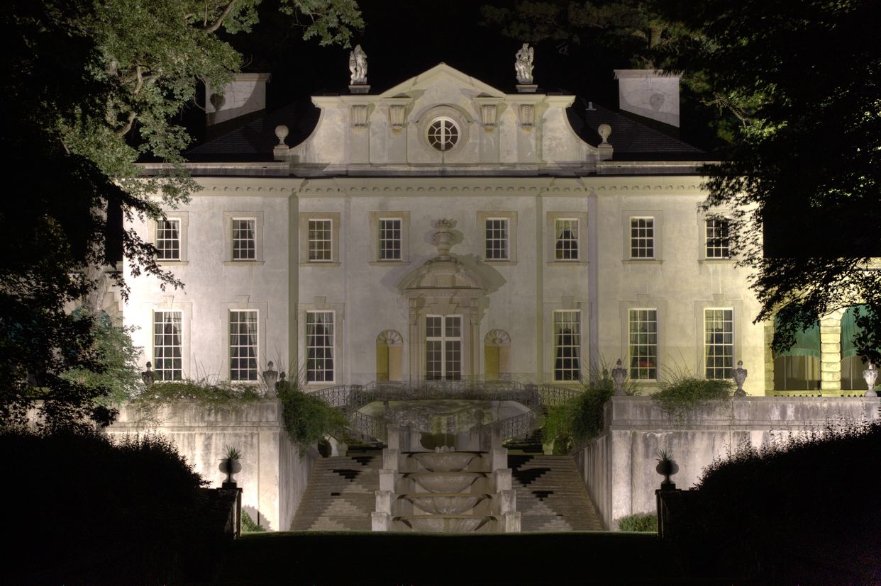 Swan House