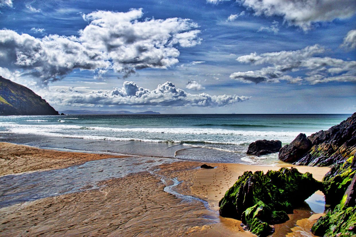 Coumeenoole Beach