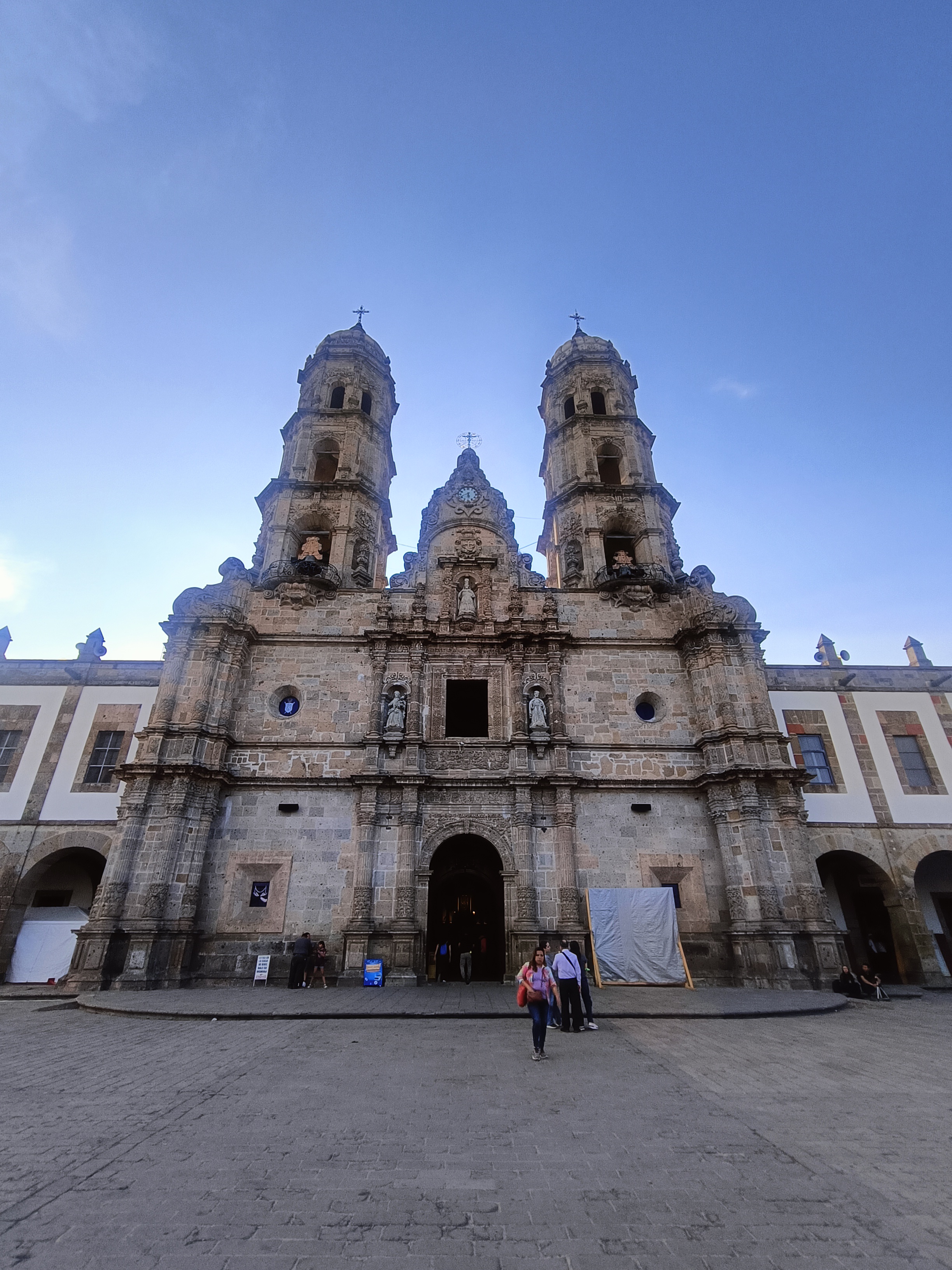 Basílica de Nuestra Señora de Zapopan — Photo by @andres_perez_rios