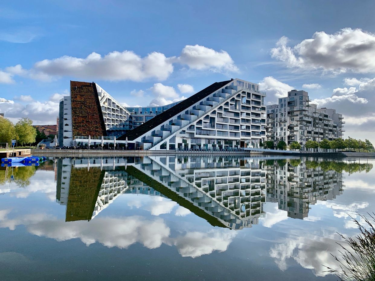 View of 8TALLET Building