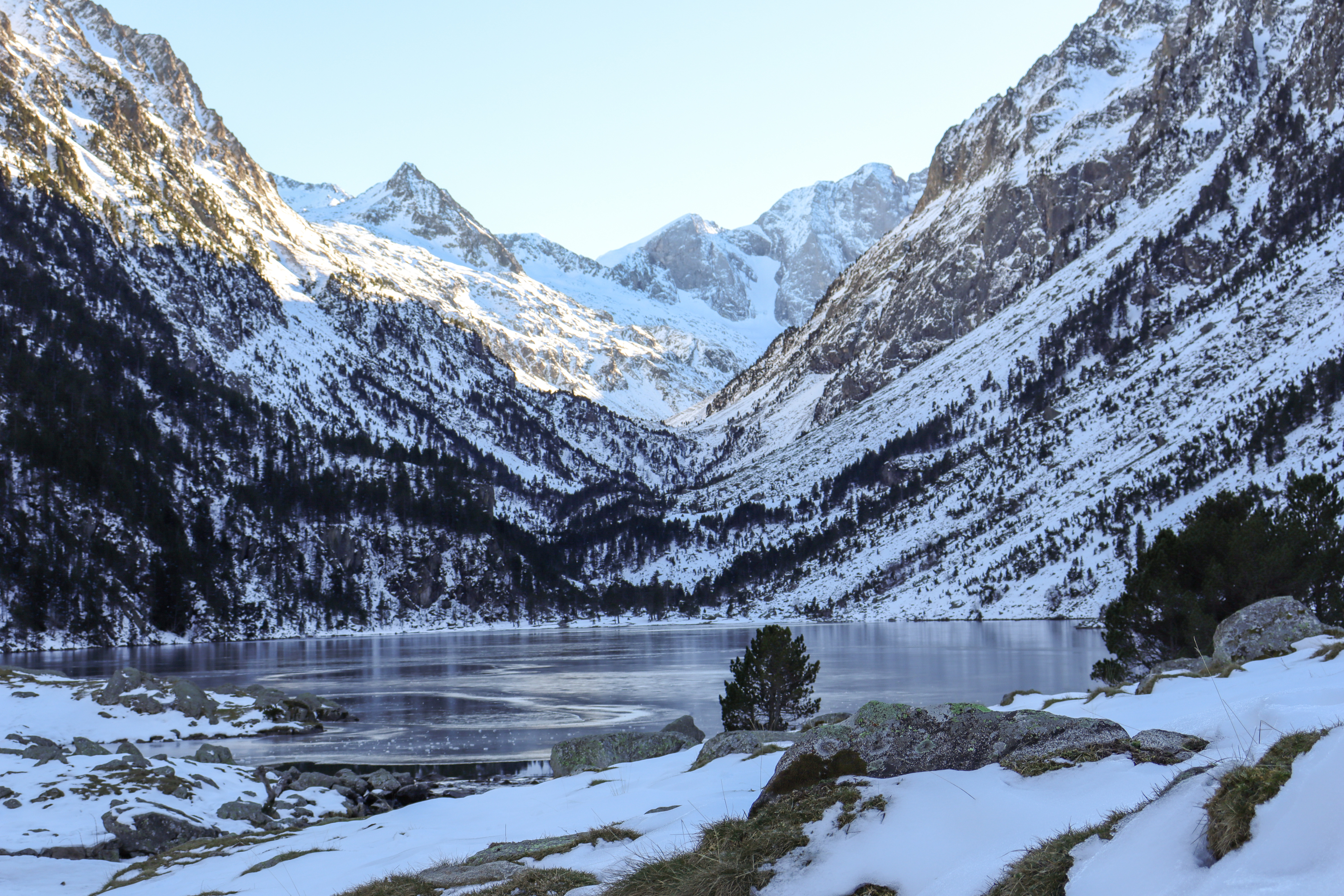 Lac de Gaube — Photo by AirysPictures