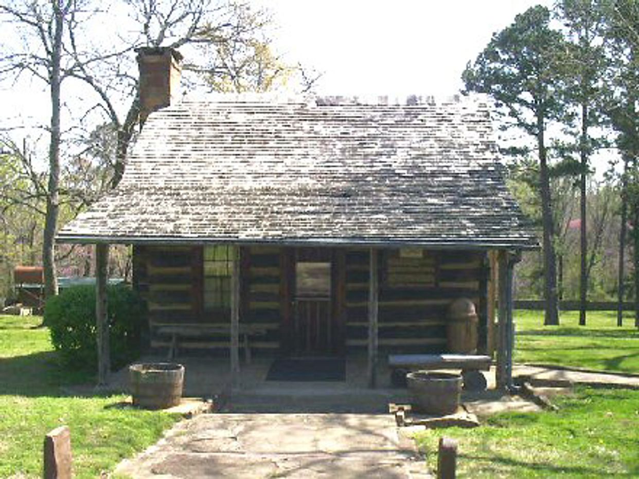 Sequoyahès Cabin