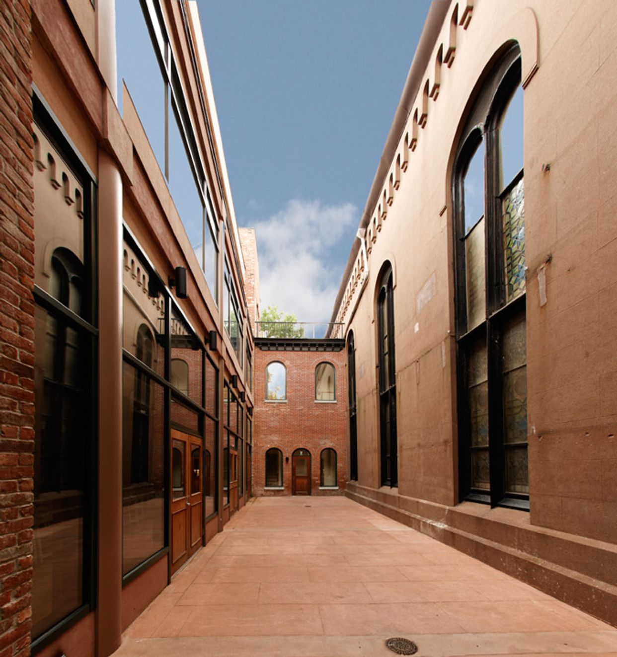 Kane Street Synagogue Courtyard