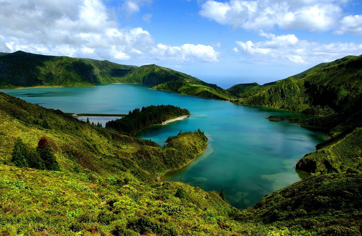 Lagoa do Fogo Overlook