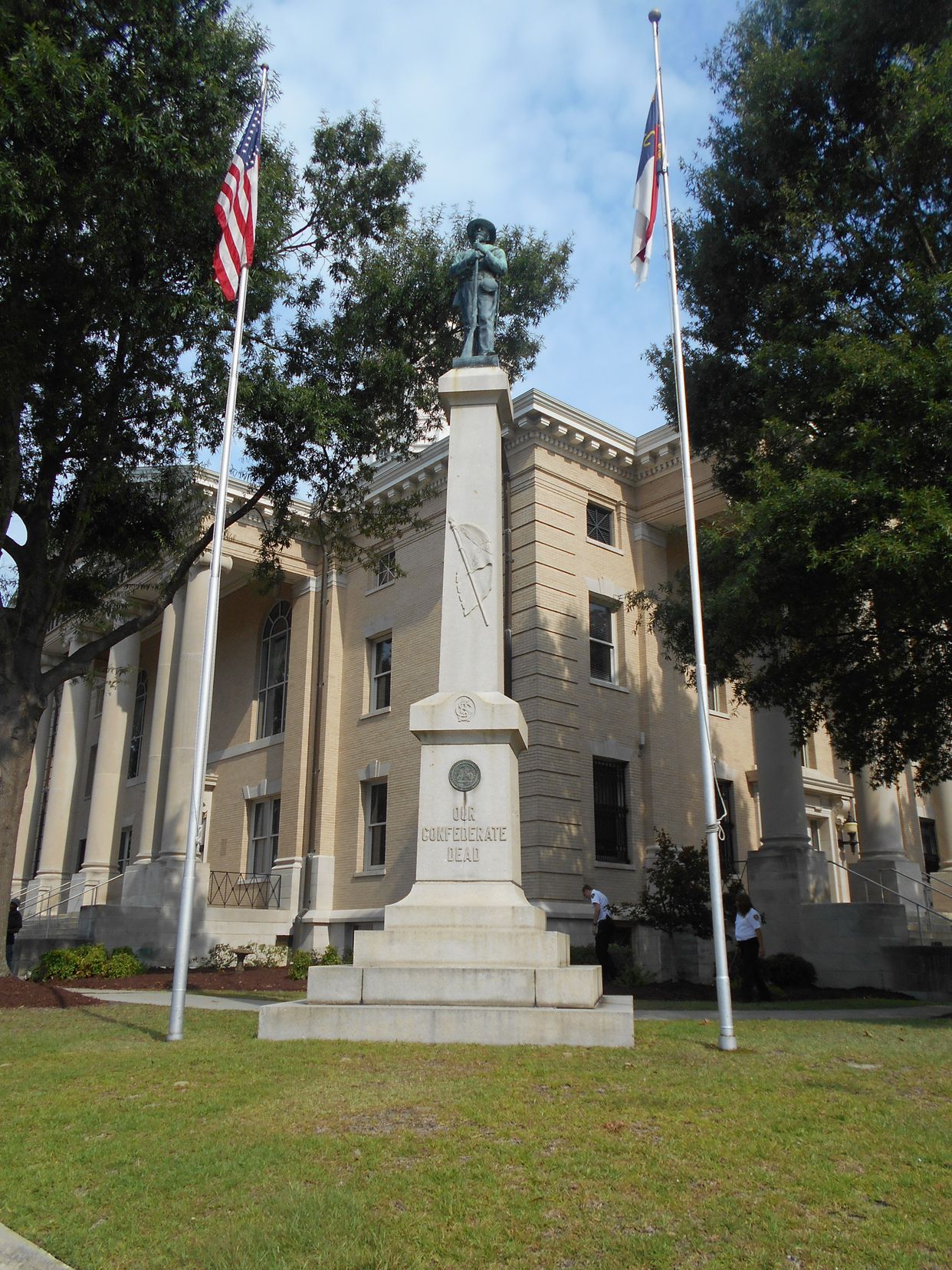 Confederate tatue