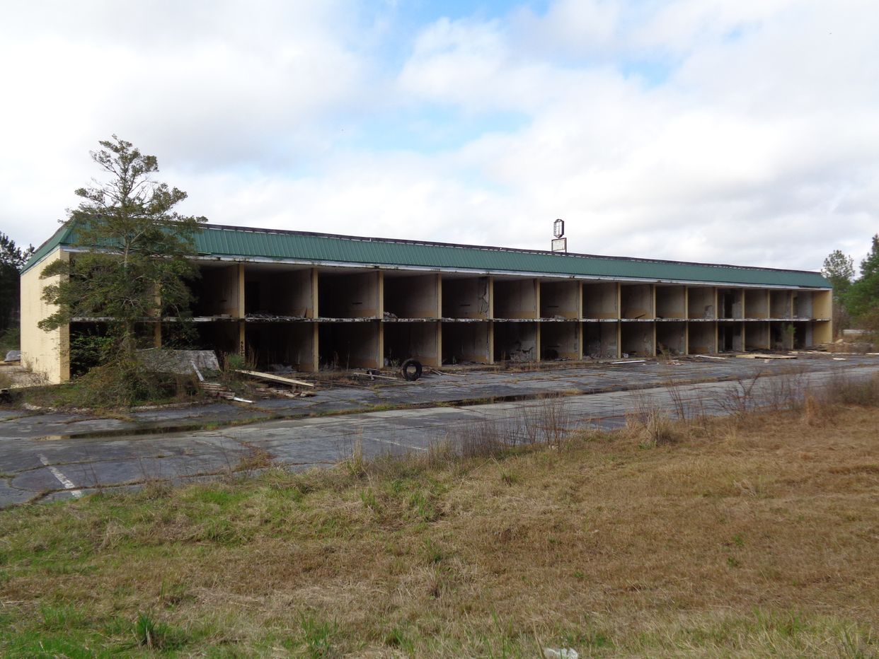 Abandoned Cordele Inn 