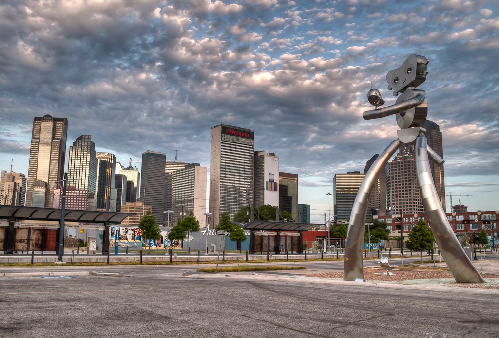 Traveling Man (Walking Tall) Statue, Deep Ellum - Photo by Marco Becerra