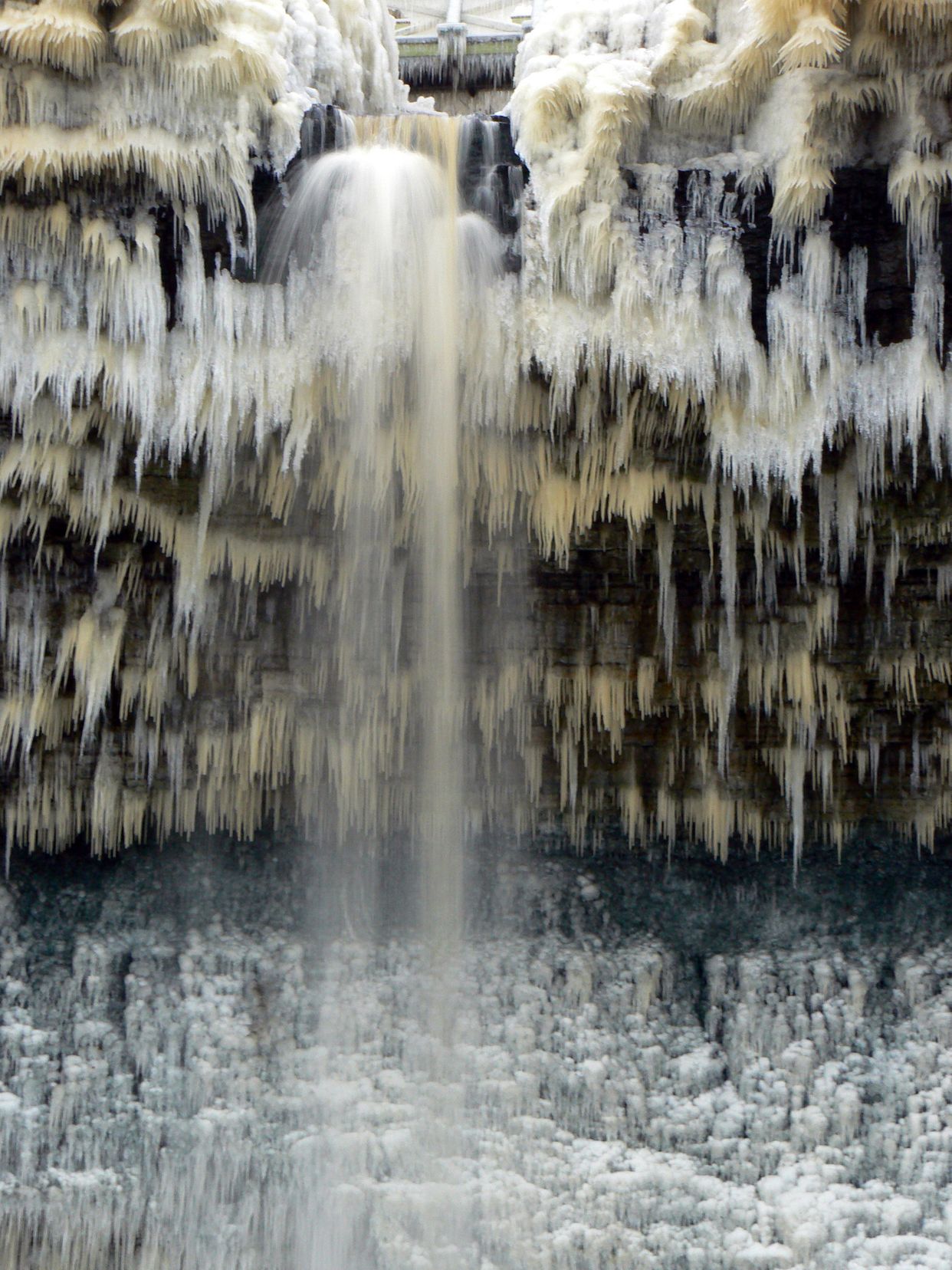 Valaste Waterfall