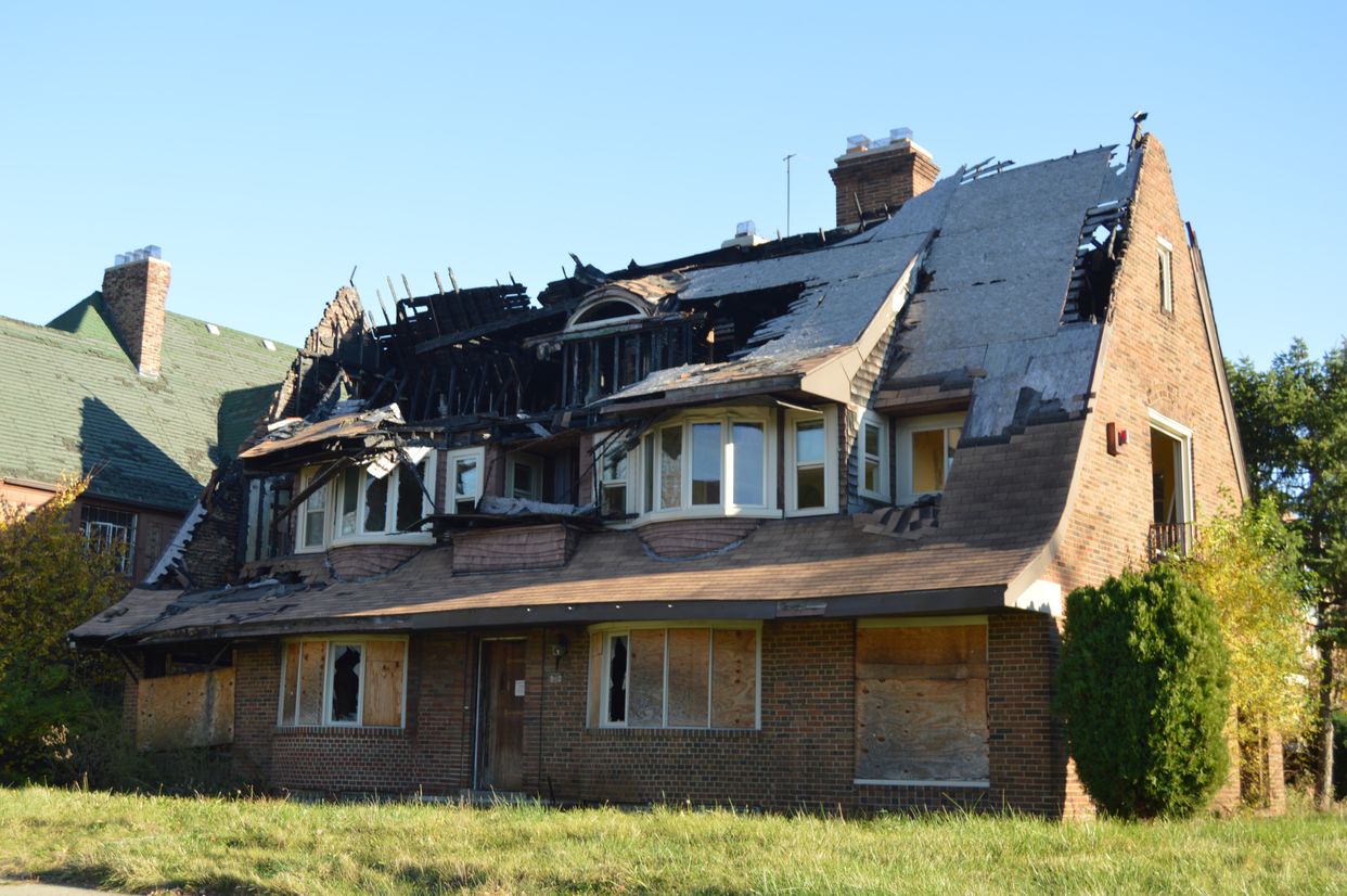 Collapsing House