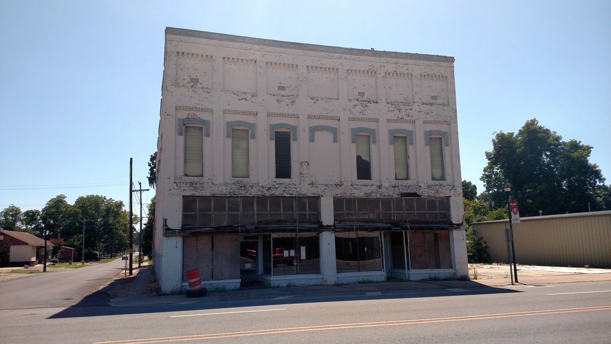 Former Powell Clothing Store