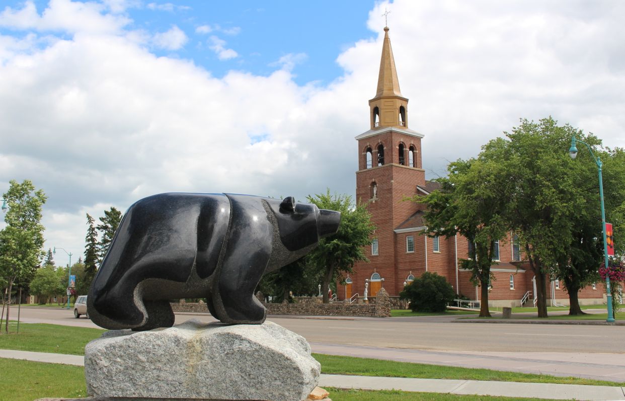 St. Paul Cathedral and Bear Statue
