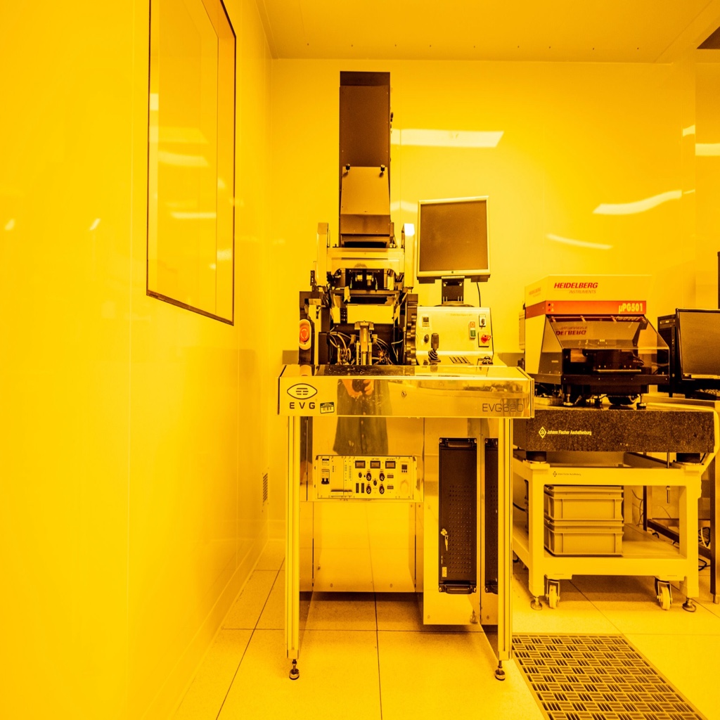 EVG 620 Mask Aligner - Specialized Equipment Services