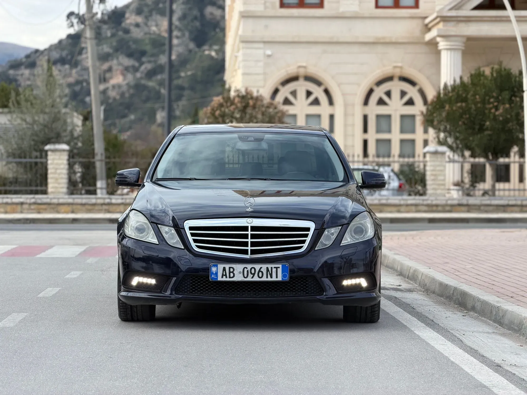 Mercedes E Class 2011 — photo 3