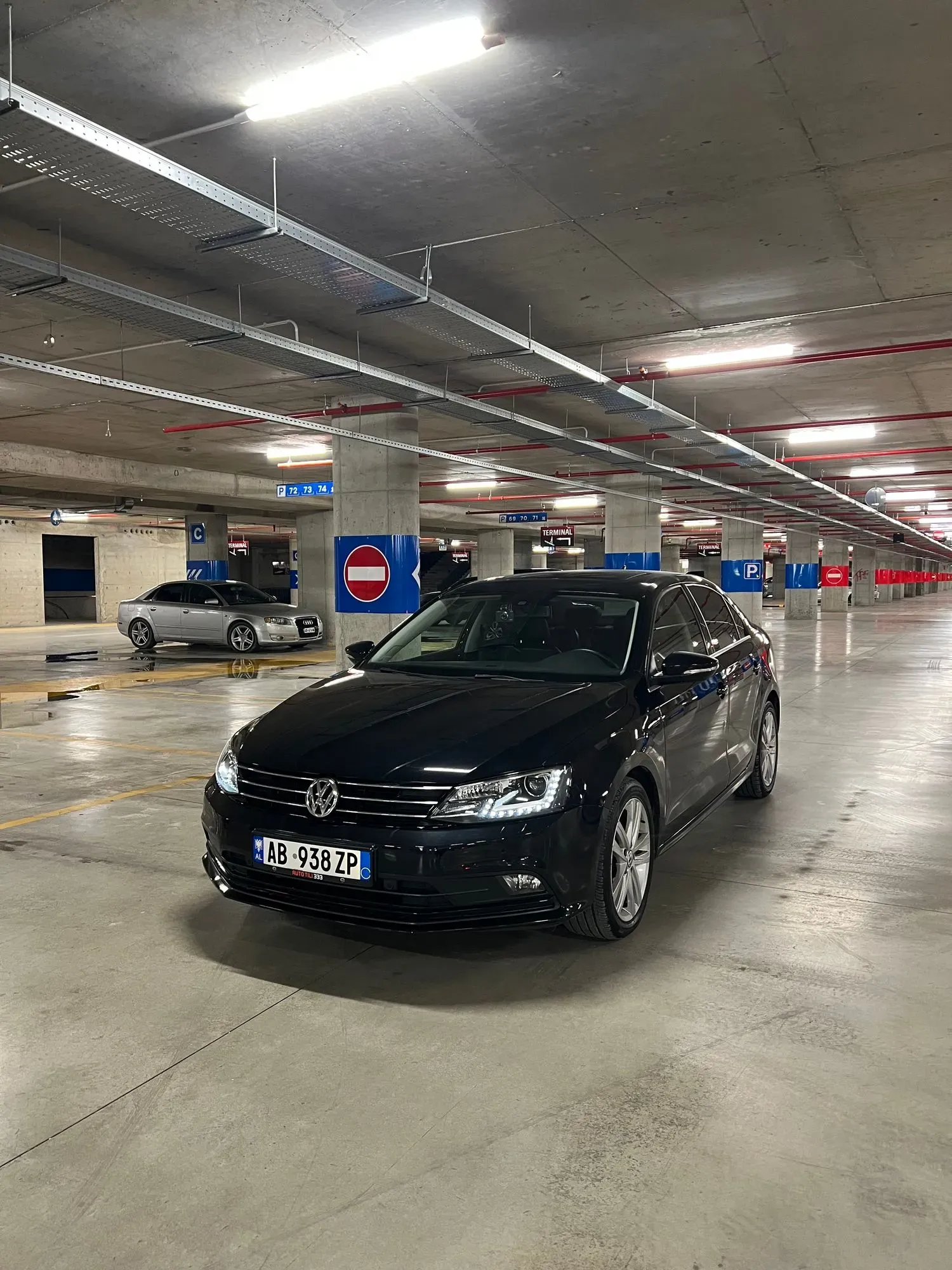 Volkswagen Jetta 2017 — photo 2