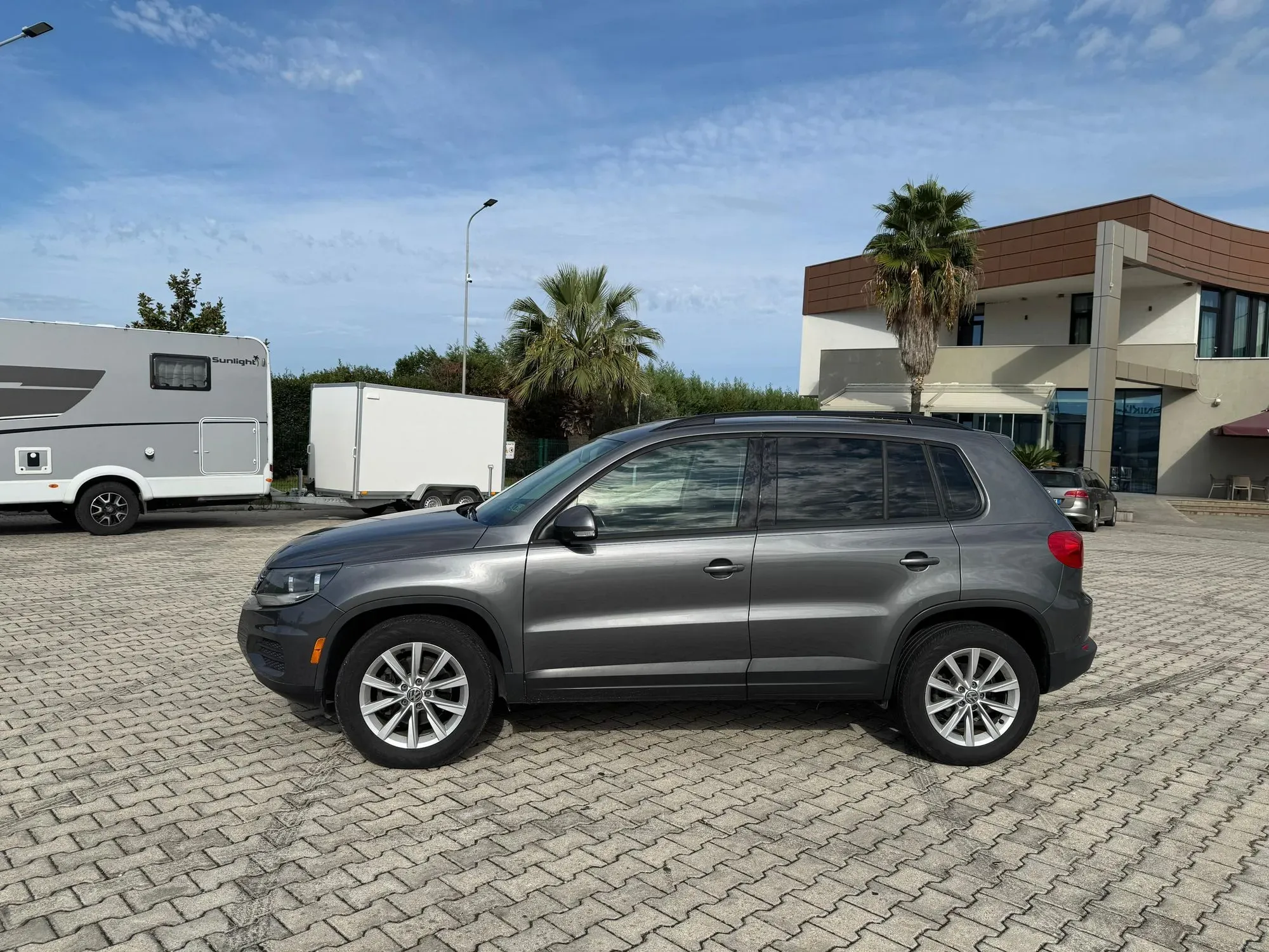 Volkswagen Tiguan 2017 — photo 2