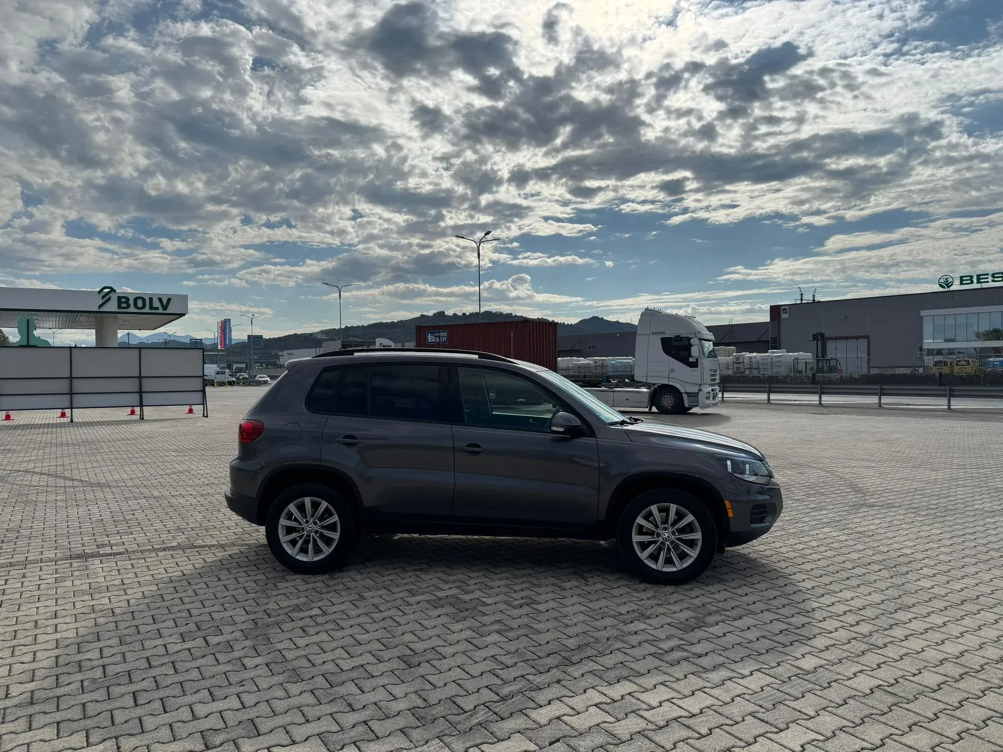 Volkswagen Tiguan 2017 — photo 3