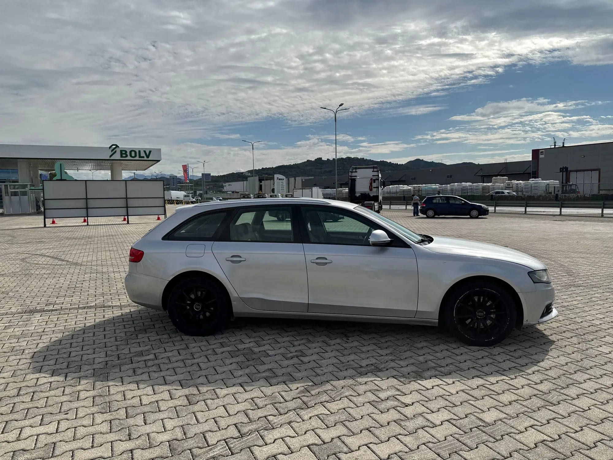 Audi A4 2011 — photo 3