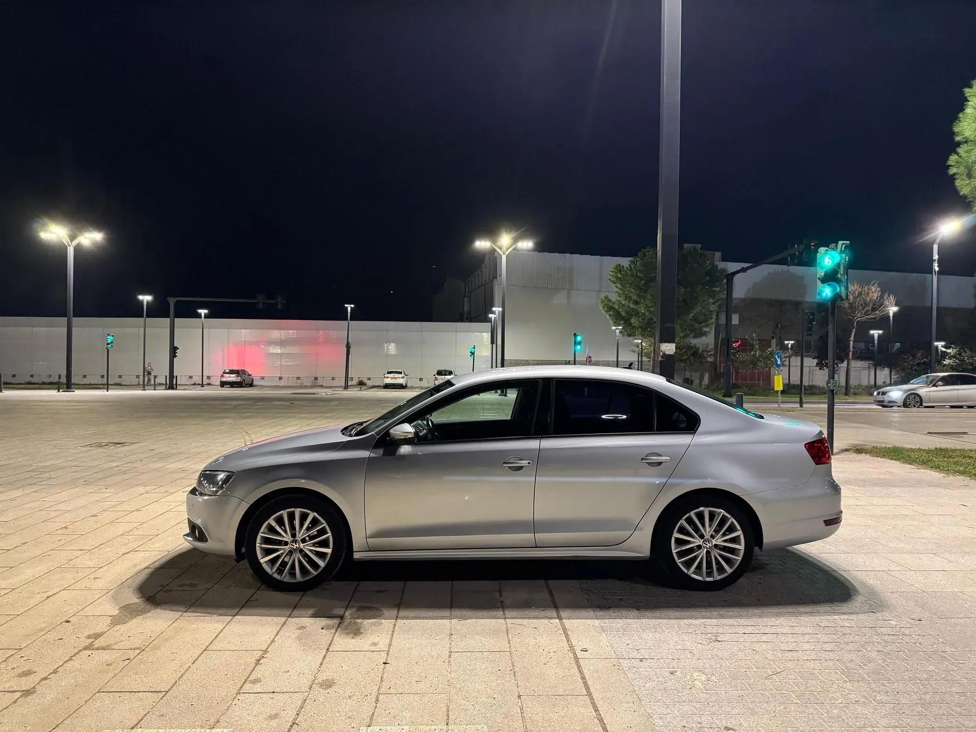 Volkswagen Jetta 2015 — photo 2