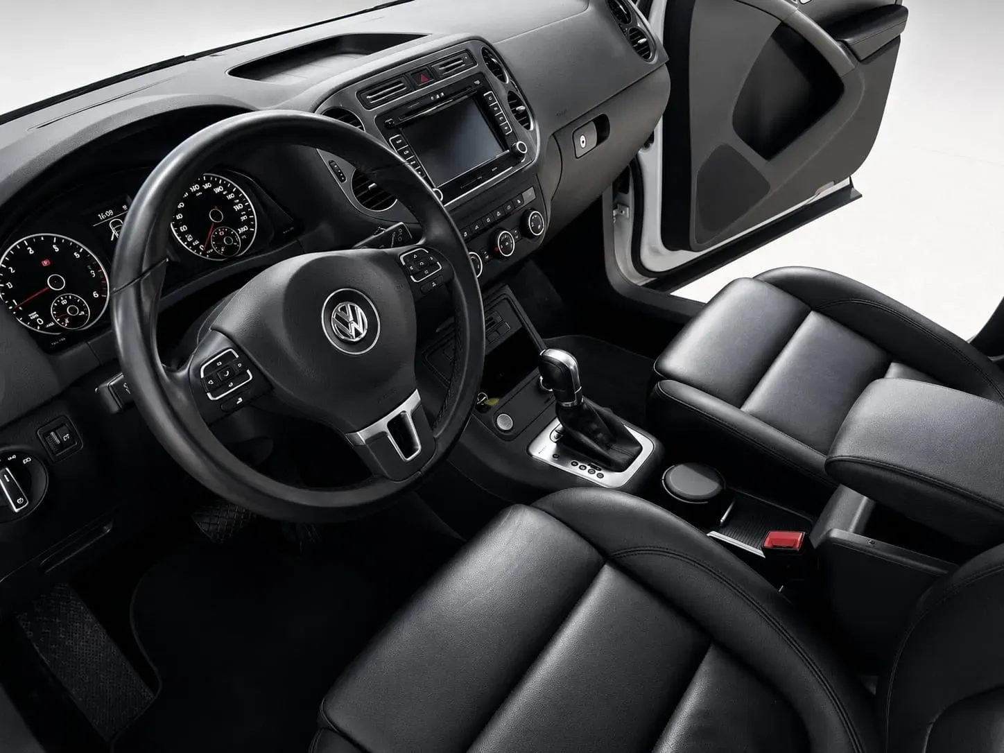 Volkswagen Tiguan 2015 — photo 2