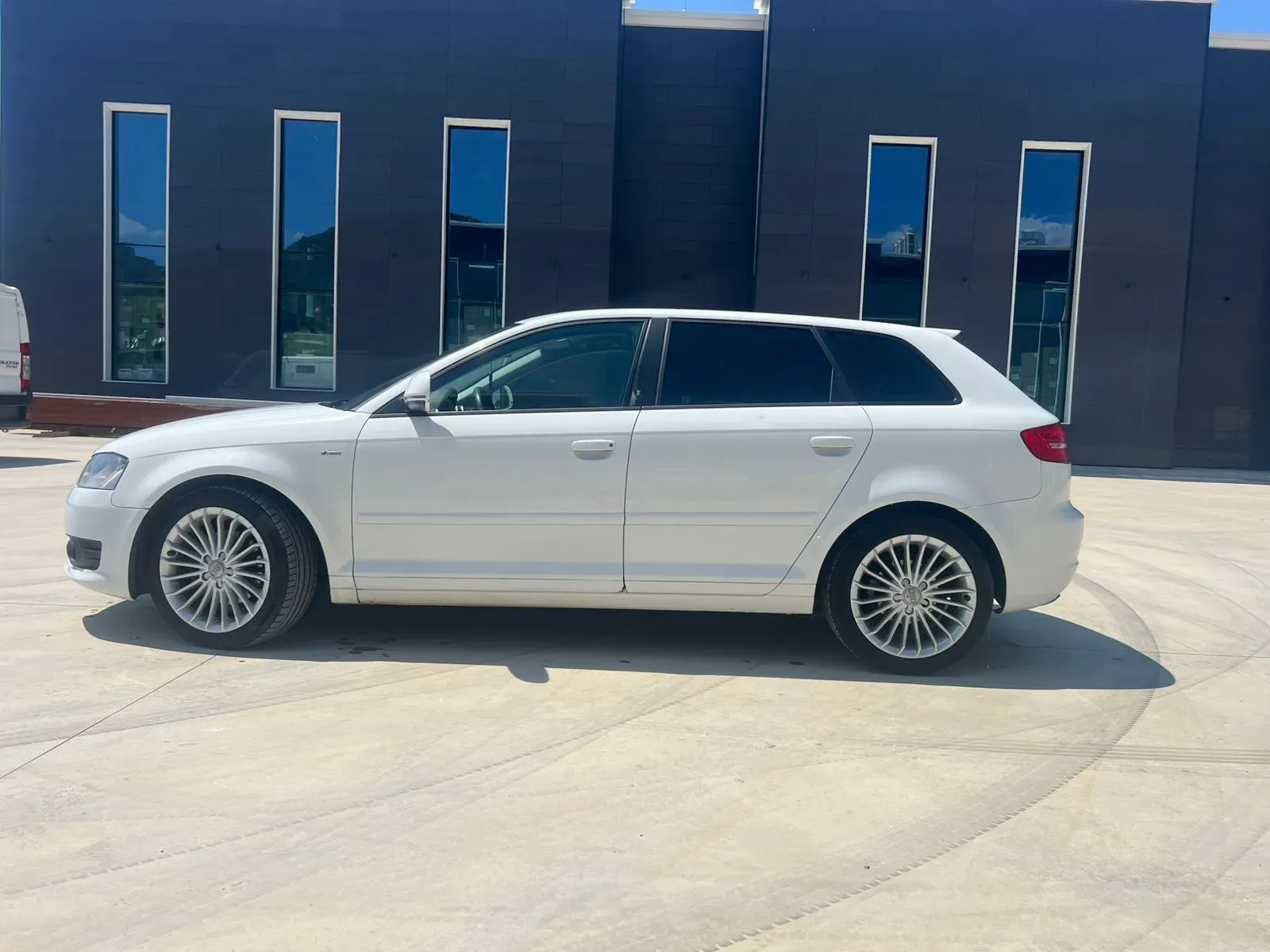 Audi A3 2012 — photo 2