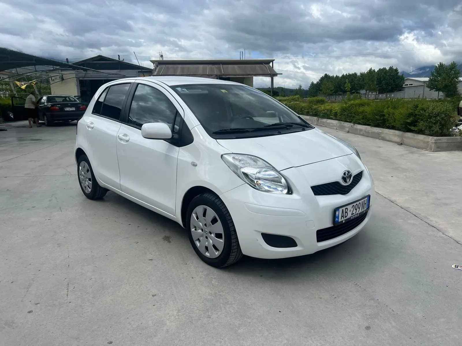 Toyota Yaris 2009 — photo 2
