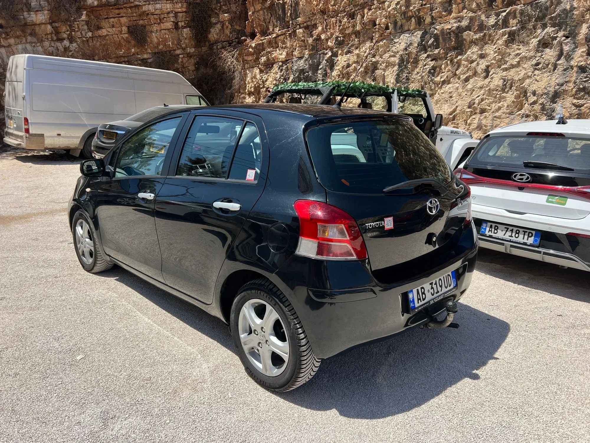 Toyota Yaris 2011 — photo 3
