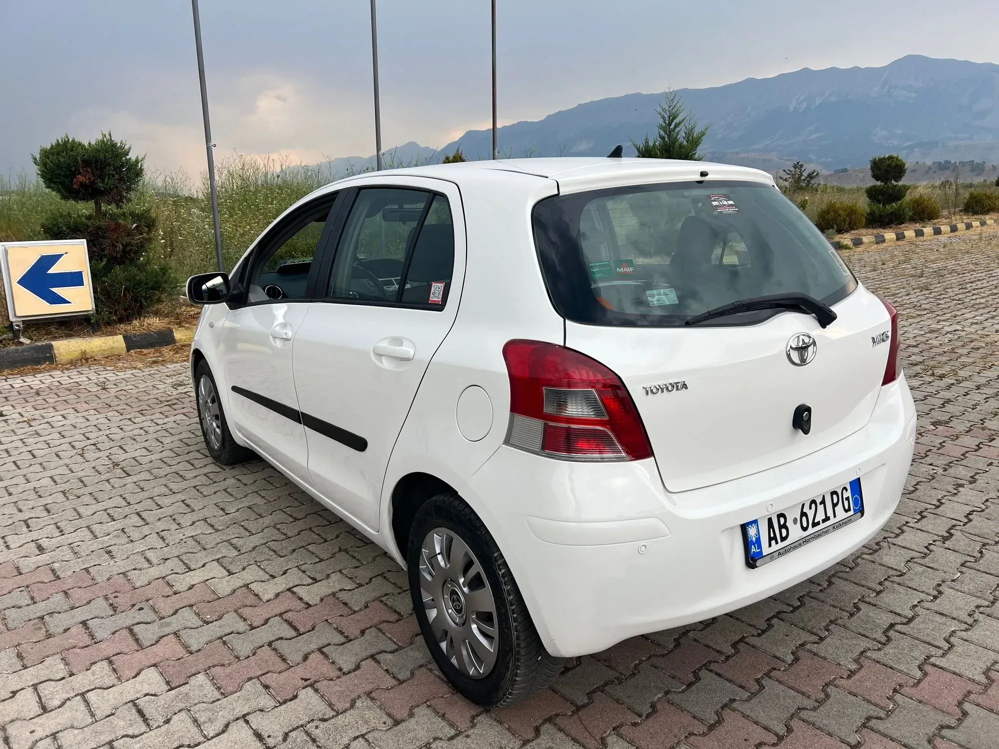 Toyota Yaris 2010 — photo 3