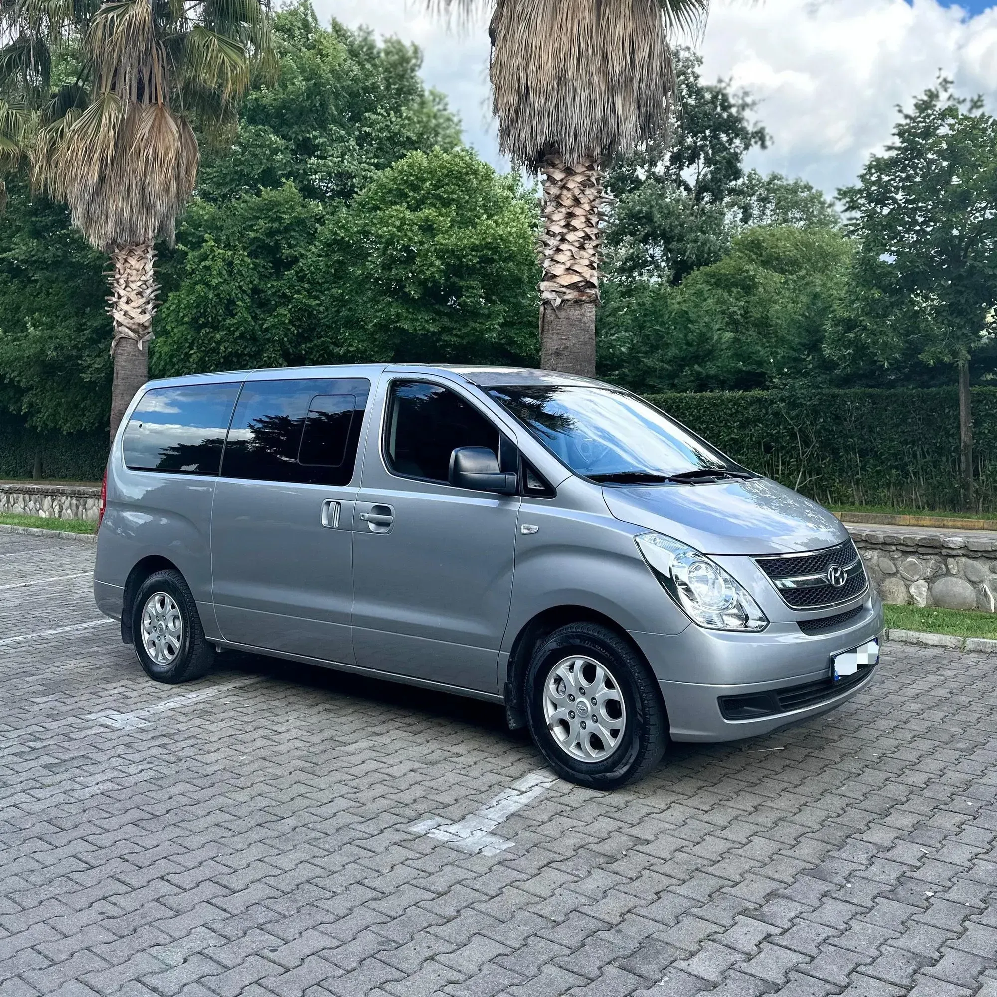 Hyundai Starex 2012 — photo 2