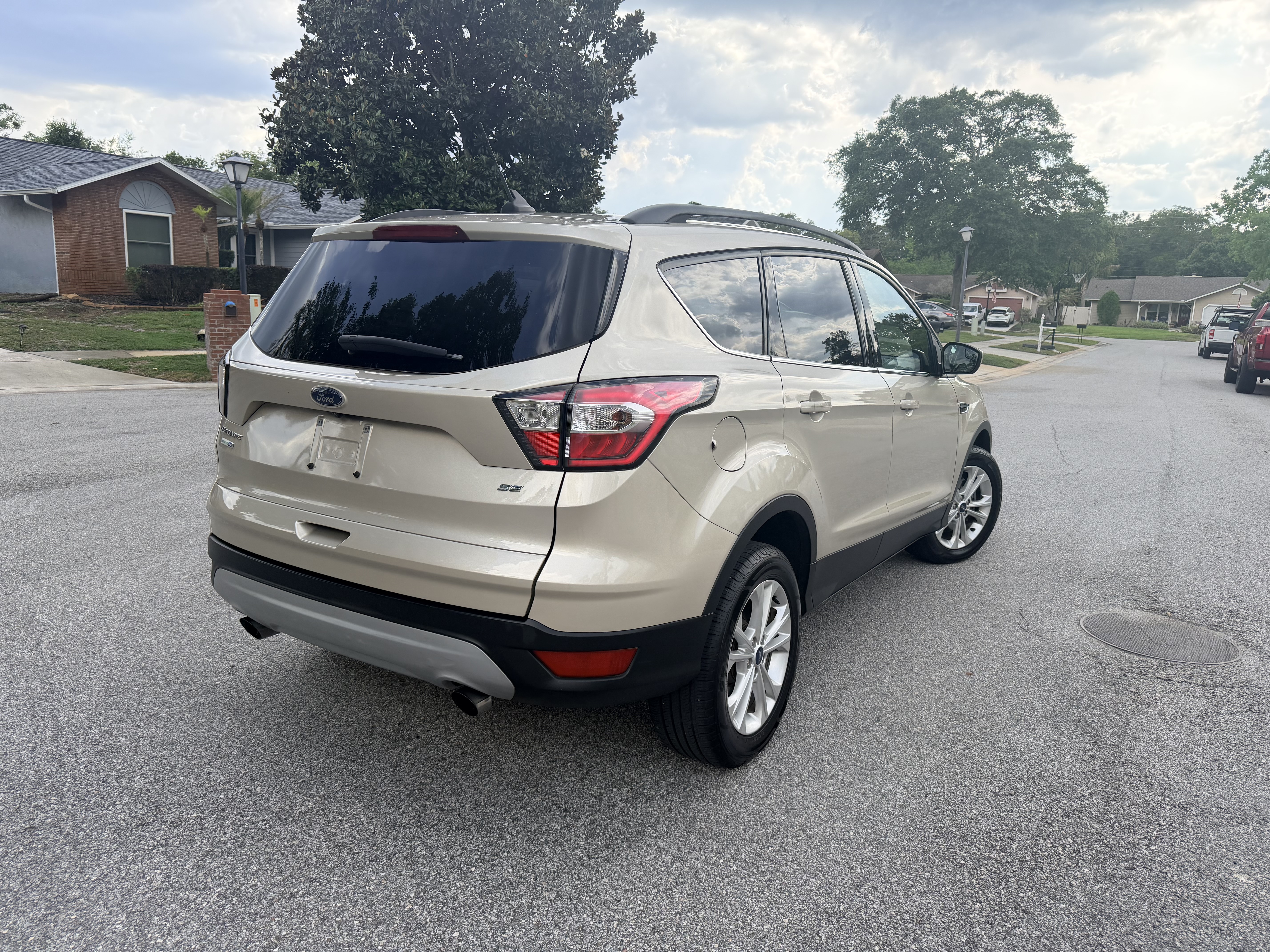 2017 Ford Escape view 3