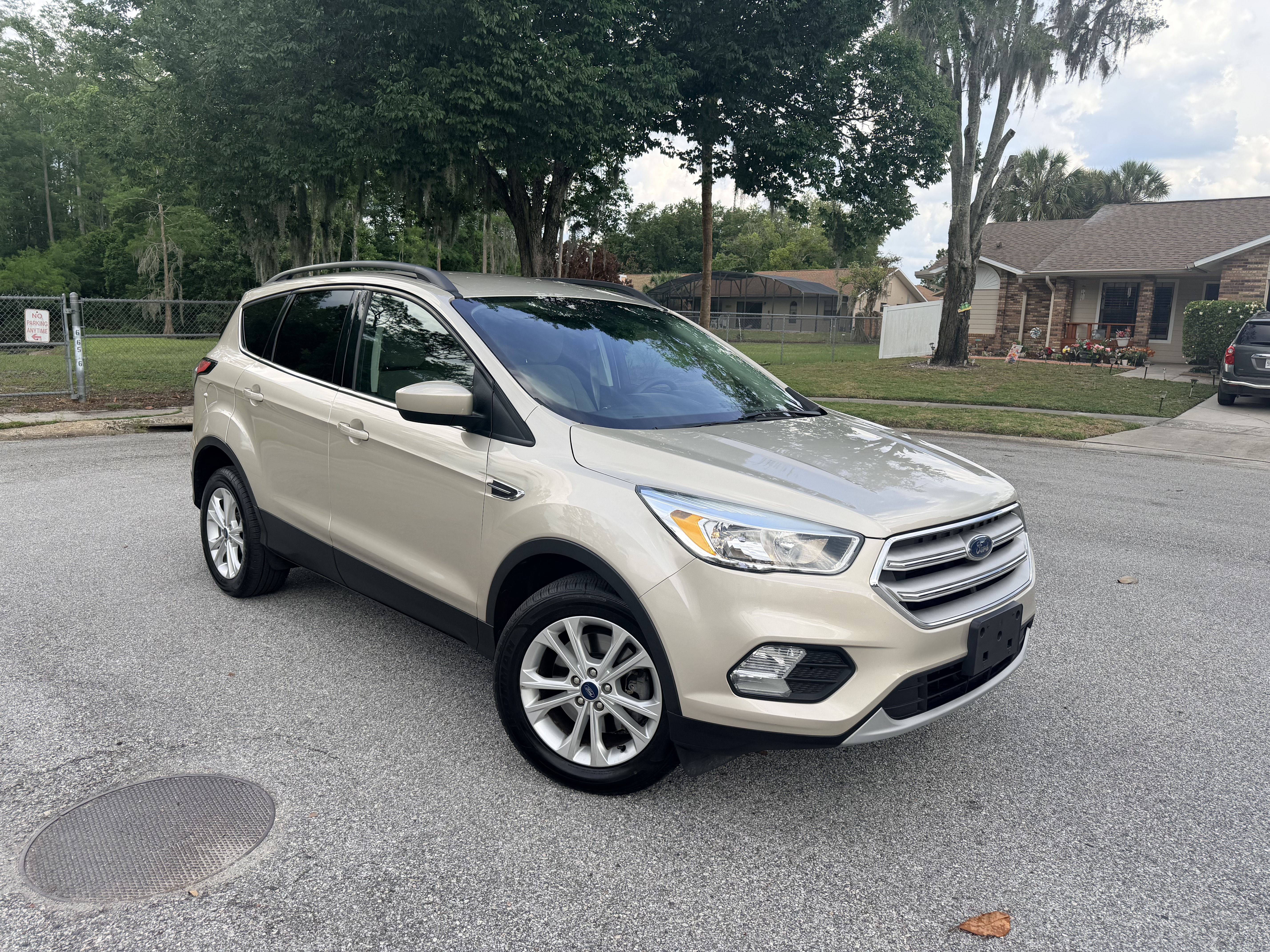 2017 Ford Escape view 4