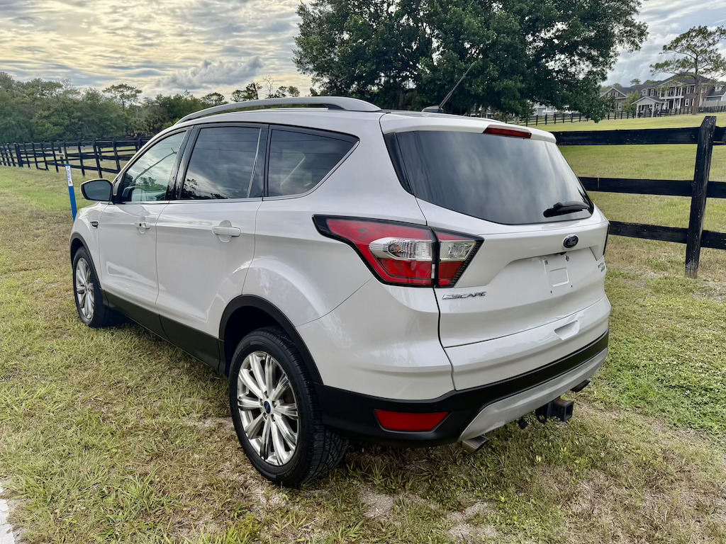 2017 Ford Escape SE view 2