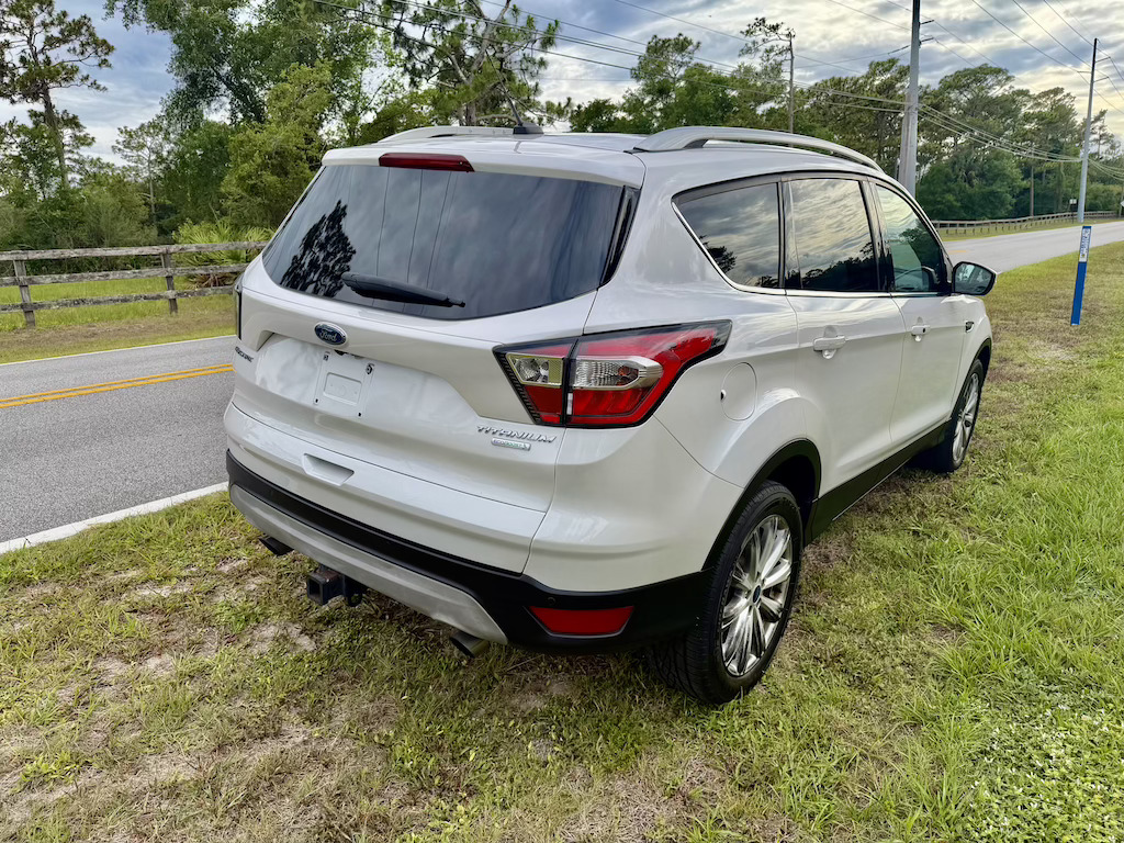 2017 Ford Escape SE view 3
