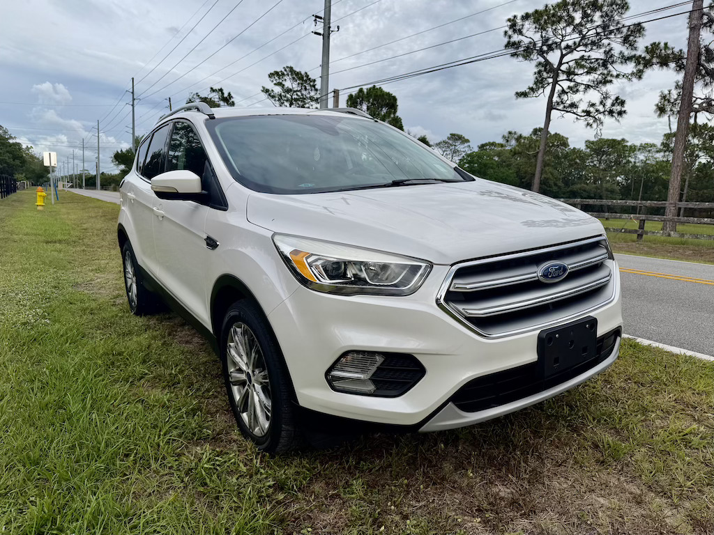 2017 Ford Escape SE view 4