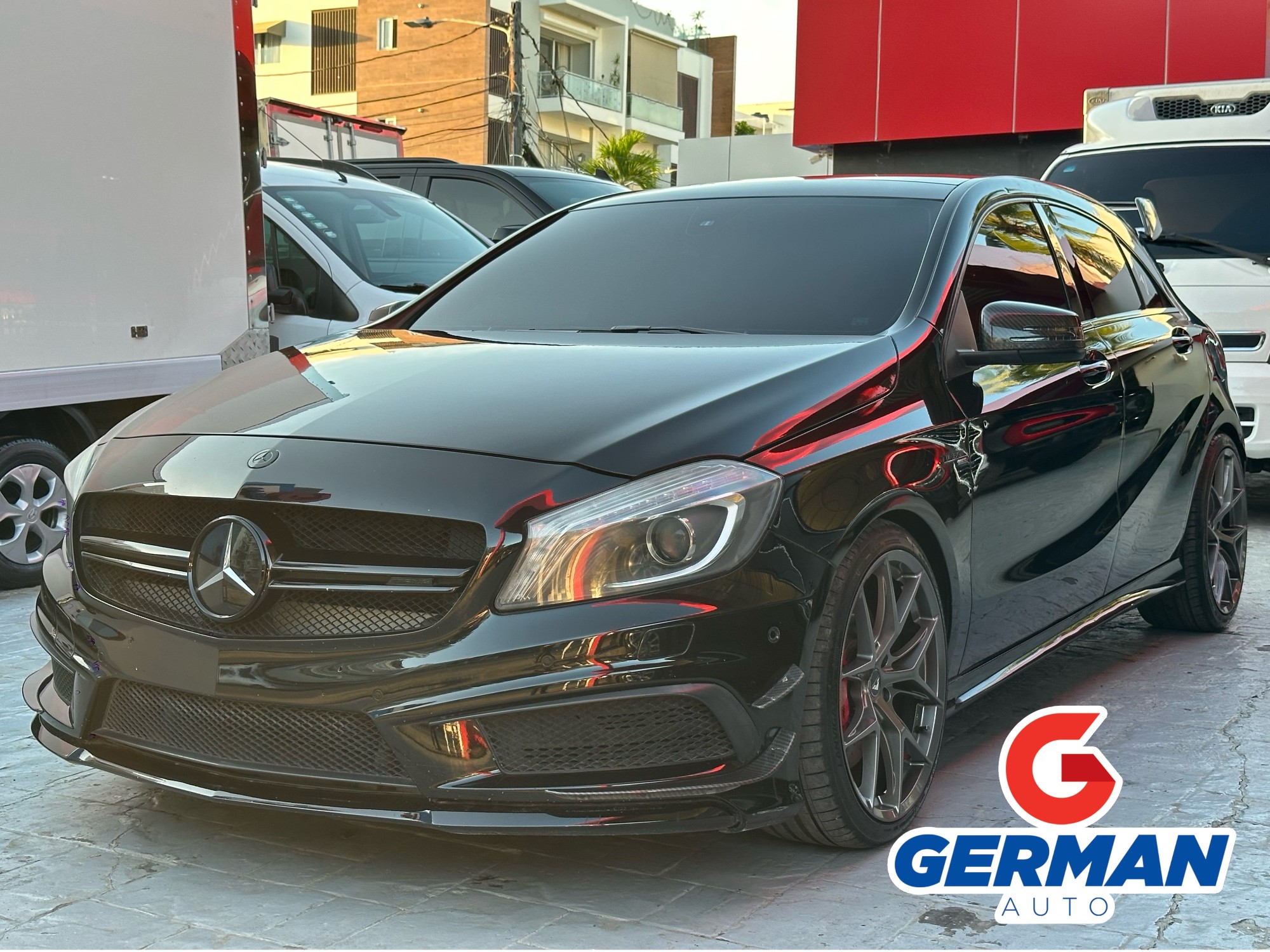 2015 MERCEDES-BENZ A-45 en German Auto