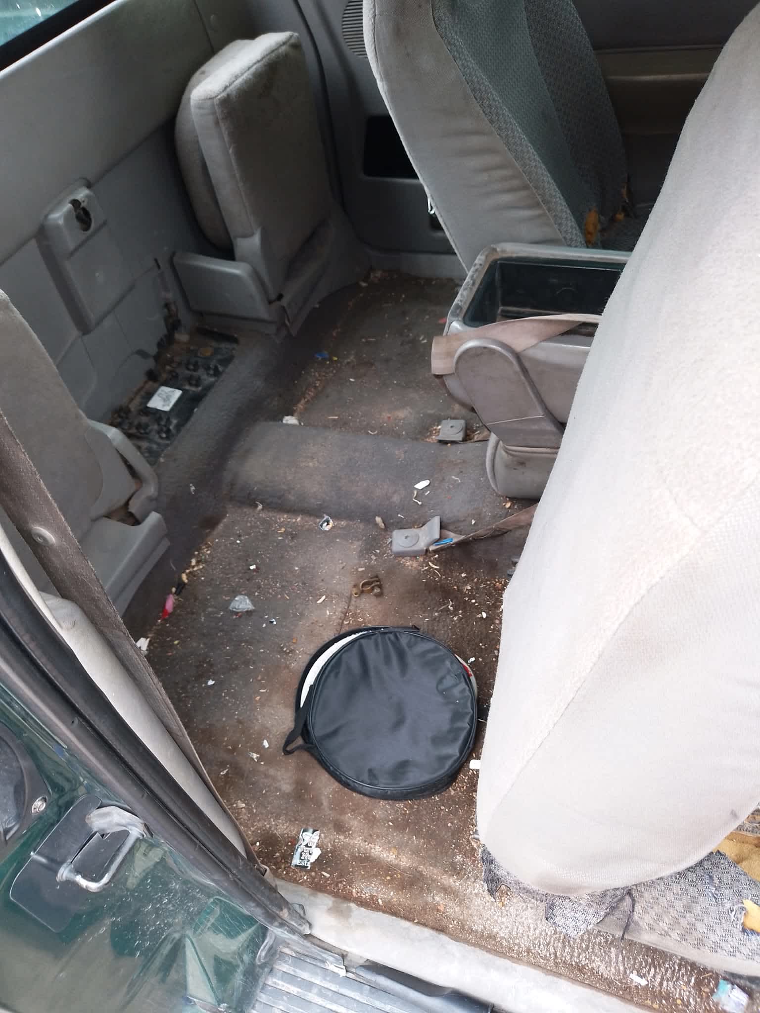 Interior del auto antes del servicio