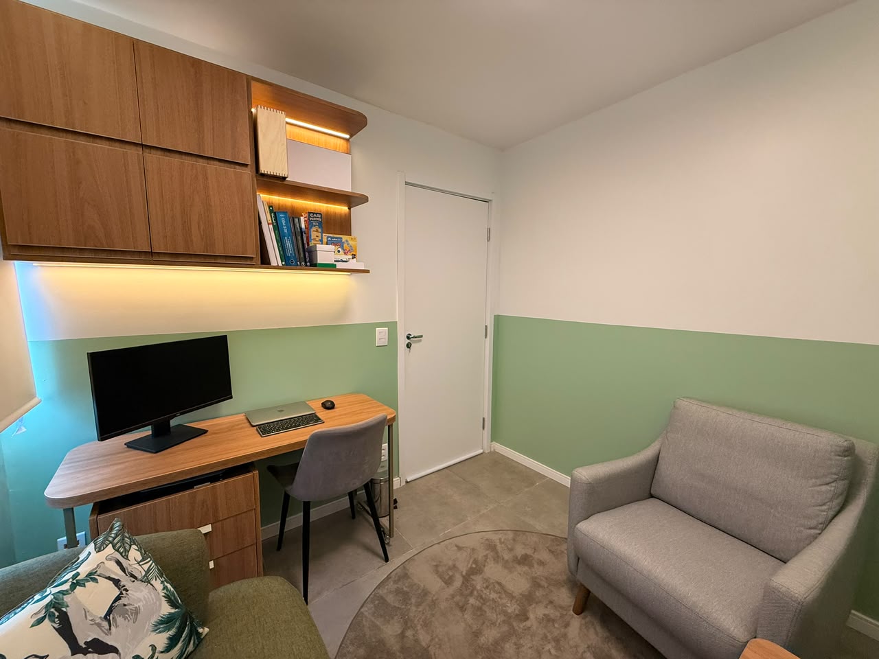 Sala 2 — Consultório de psicologia de 5 m² para até 3 pessoas em Moinhos de Vento, Porto Alegre/RS 4
