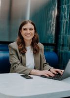 Kira Steffens, Expert Trainee Program at Beiersdorf