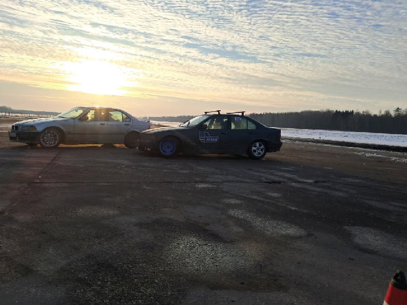 Trening driftu na lotnisku Orneta