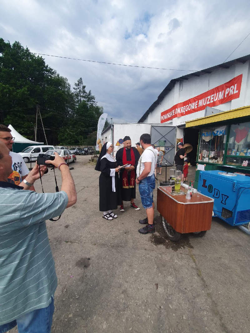Motoryzacyjny grill przy ulicy Parkowej