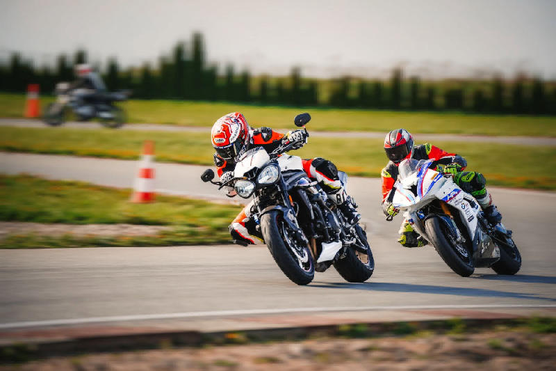 Motocyklowe szkolenie techniki jazdy na Torze Łódź