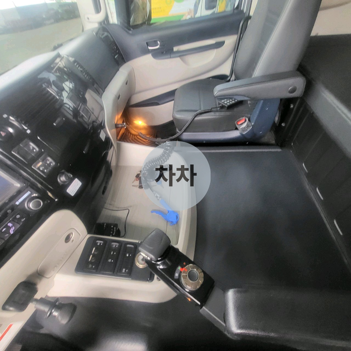 맥쎈 8.5톤 메인 후축 냉장 윙바디 / 내경 9.7m 10