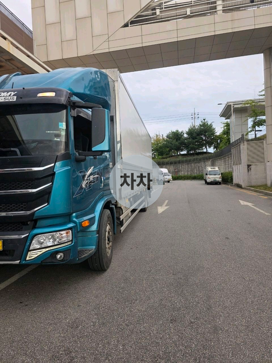 23년형 구쎈 8.5톤 후축 에어서스(무진동) 윙바디 9.7m 무진동(에어서스) 리타더 무시동 히터 무시동 에어컨 중고화물차
