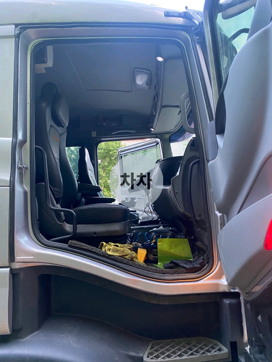 프리마 25톤 앞축 윙바디 / 내경 10.2m 9