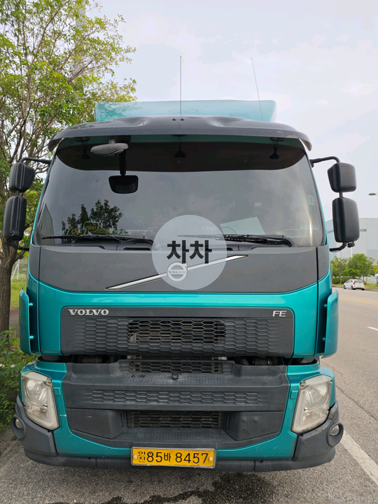 볼보 FE 고하중 8.5톤 서브 후축 무진동 냉장 원바디 / 내경 9.6m 2