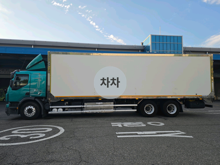 볼보 FE 고하중 8.5톤 서브 후축 무진동 냉장 원바디 / 내경 9.6m 6
