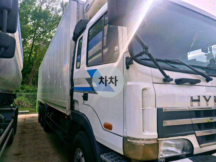 2001년 파워트럭 22톤 메인냉동 앞축 냉동탑 22톤 냉동탑 중고화물차