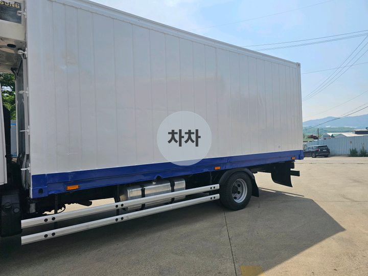2018년 메가트럭 4.5톤 서브냉동 단바리 컨테이너 냉동탑 4.5톤 컨테이너 냉동탑 중고화물차