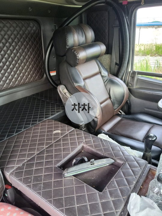 메가트럭 4.5톤 앞축 카고 / 내경 7.4m 8