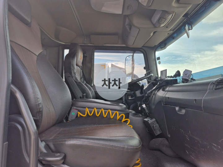 메가트럭 5톤 투냉 단바리 냉동탑 리프트 / 내경 6.8m 10